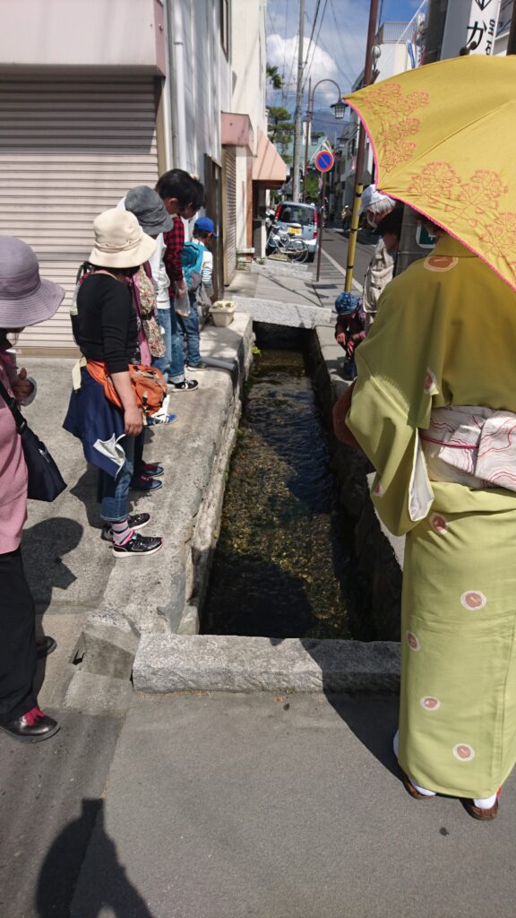 みずめぐり姫と巡る湧水・井戸・水路 